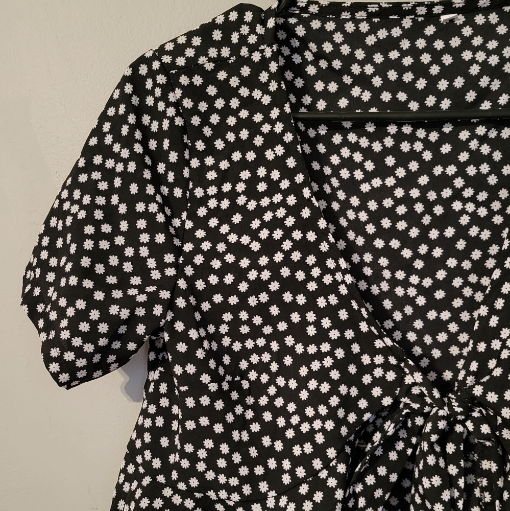🍍SHEIN TOP - Picture 4 of 5